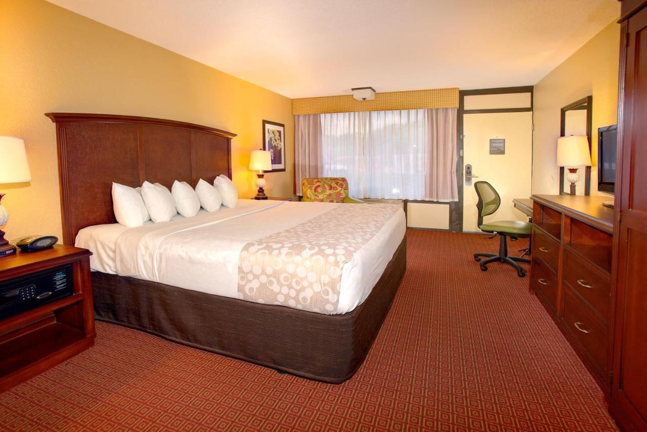 Clarion Inn & Suites At International Drive Williamsburg Eksteriør billede